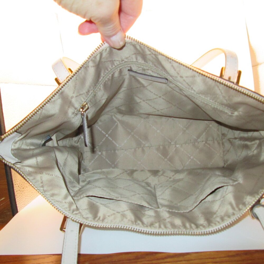 MICHAEL Michael Kors Large Saffiano Leather Top-Zip Tote Bag Cream - Picture 8 of 9